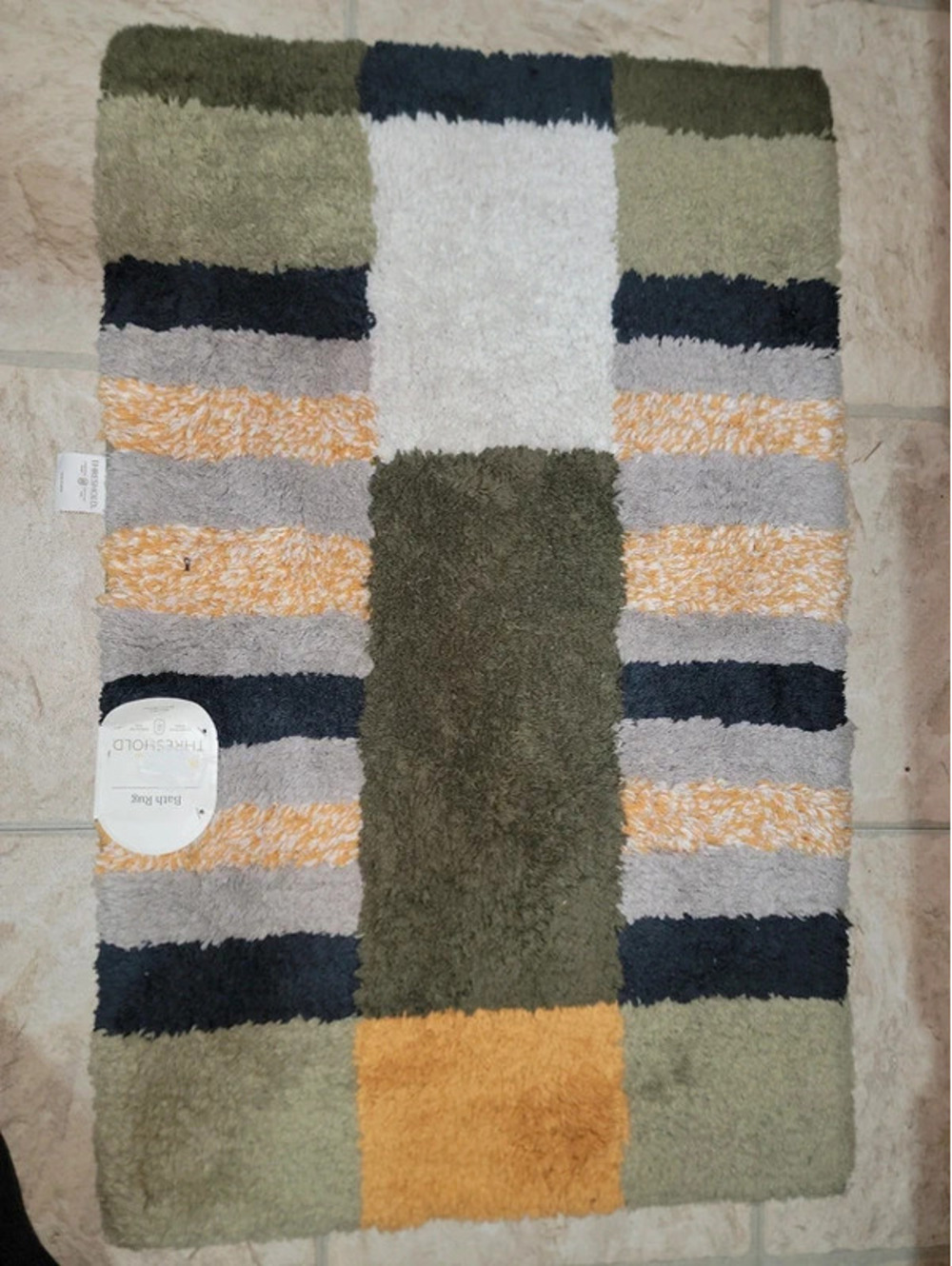 Threshold bath rug